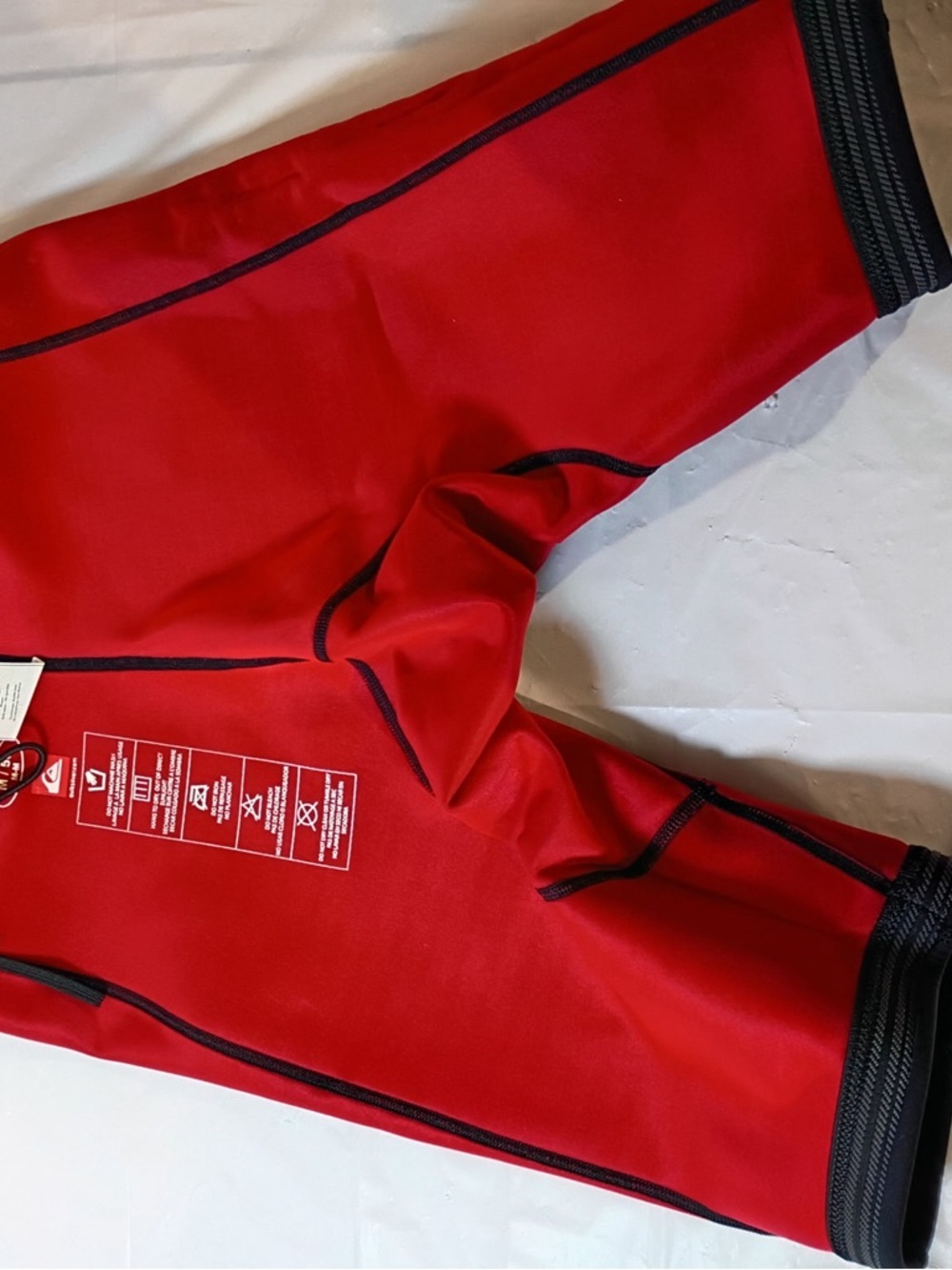 Quiksilver Compression Surf Shorts Black + Red Padded Liner Size M - Picture 7 of 9